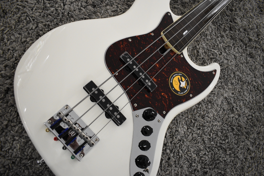 Sire Marcus Miller Bass Guitar V7 4 String Fretless awh - Image 3
