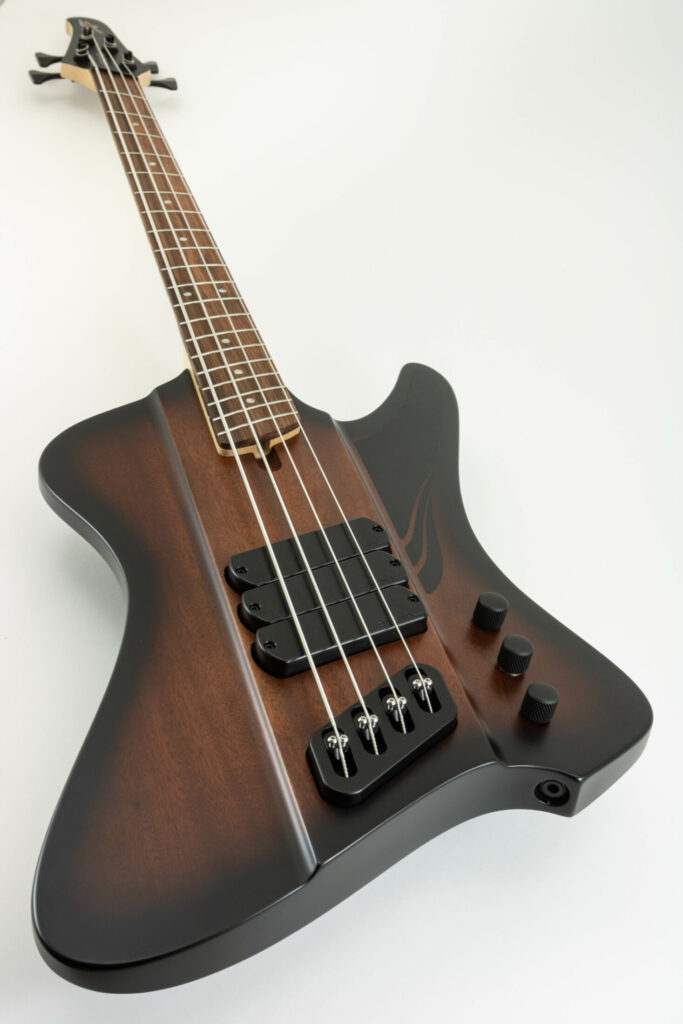 body neck R2P-D-Roc-4-String-Vintageburst-Shot-3-3-1467x2200